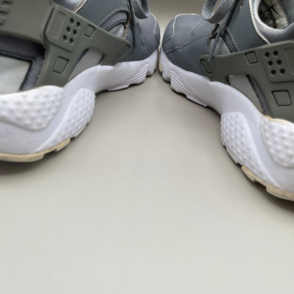 Nike Women's Grey Huarache Sz 9w - Picture 7 of 9